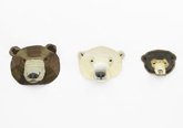 川端遥香　「Bears」シリーズ　2012　刺繍糸、フェルト　サイズ可変