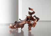 糸賀英恵 「月に磨く」 2012 銅 66×160×103cm